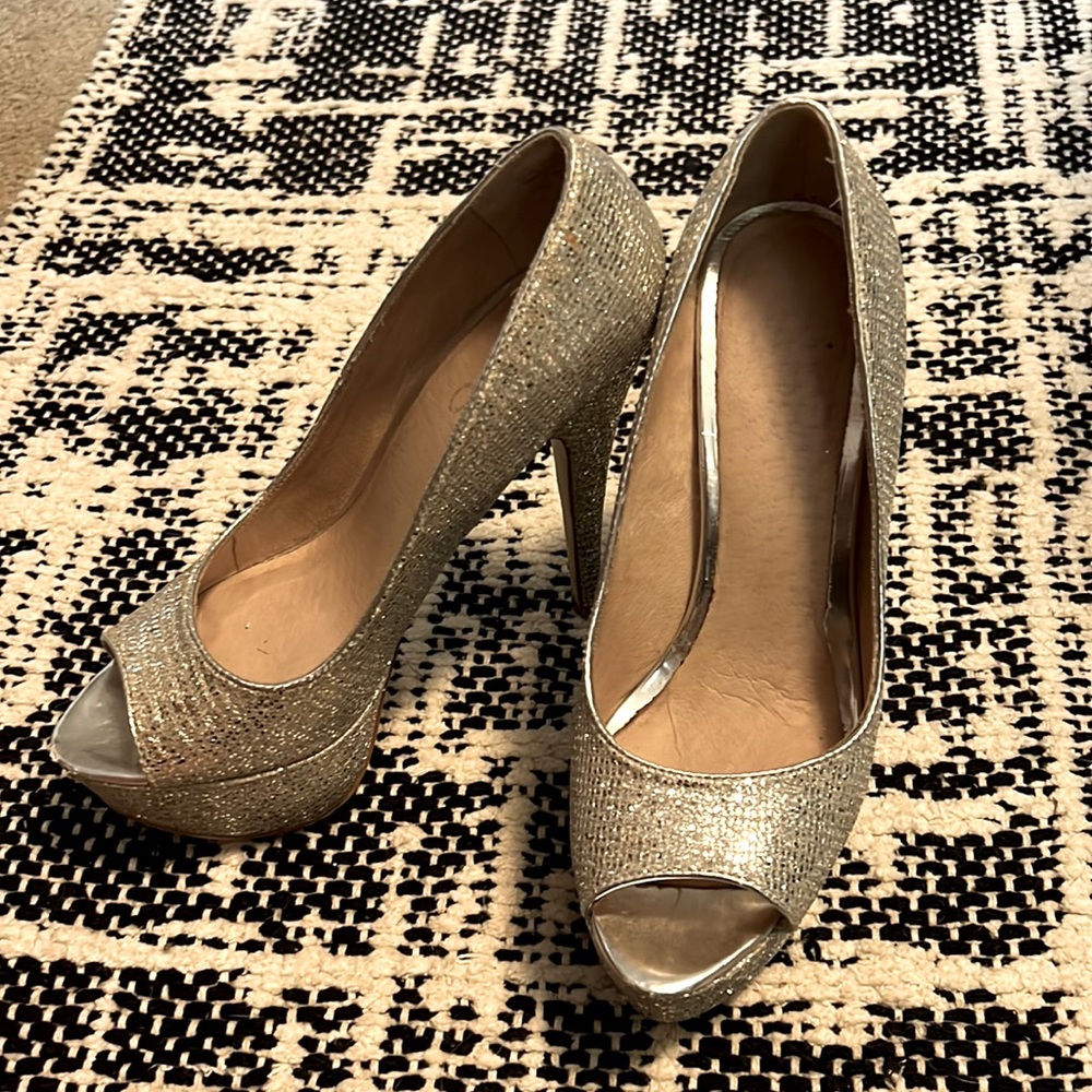 Silver pumps size